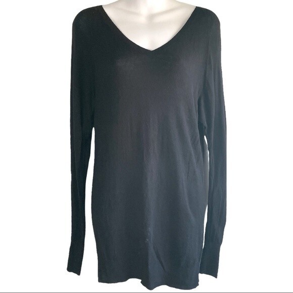 Uniqlo Black V-Neck Pullover Thin Long Sleeved Sweater Size Small - Picture 1 of 5